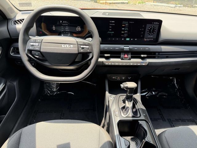 Used 2025 Kia K4 FWD image 3