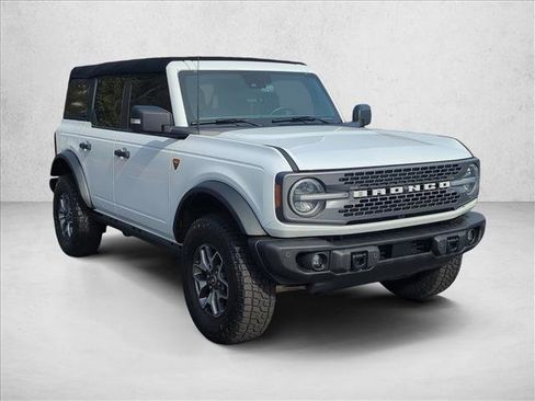 Used 2023 Ford Bronco Badlands image 3
