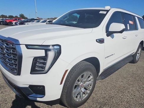 Used 2025 GMC Yukon XL Denali image 17