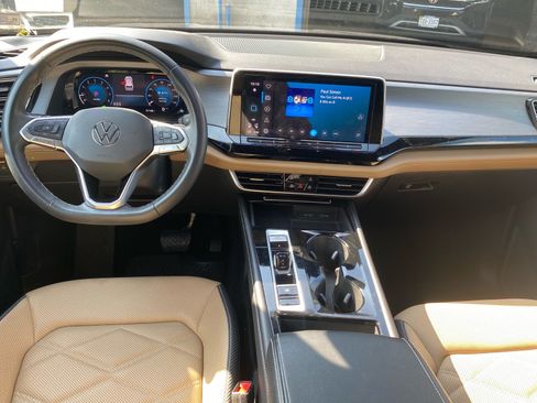 Certified 2024 Volkswagen Atlas Cross Sport SE w/ Panoramic Sunroof Package AWD/4WD image 9