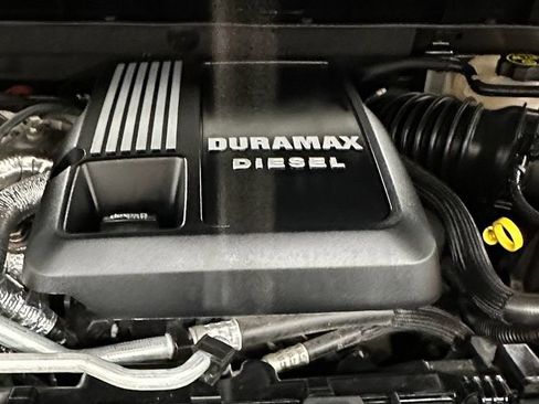Used 2023 Chevrolet Silverado 1500 RST w/ Redline Edition AWD/4WD image 7