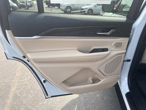 New 2026 Jeep Grand Cherokee L Limited image 15