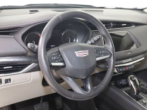 Used 2020 Cadillac XT4 Premium Luxury w/ Cold Weather Package FWD image 6