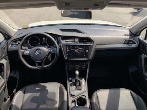 Used 2018 Volkswagen Tiguan SEL AWD/4WD image 26