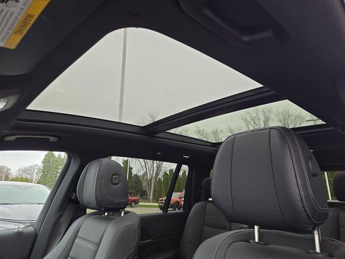 Used 2024 Mercedes-Benz GLS 450 4MATIC image 10