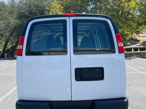 Used 2015 Chevrolet Express 2500 RWD image 7