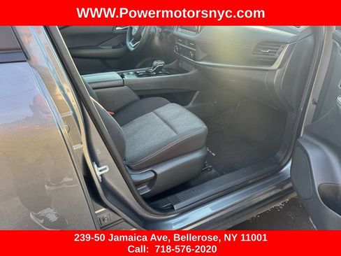 Used 2024 Nissan Rogue SV FWD image 27