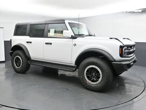 New 2026 Ford Bronco Outer Banks w/ Sasquatch Package AWD/4WD image 3
