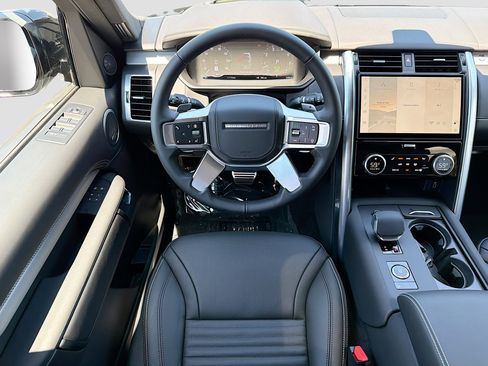New 2026 Land Rover Discovery Limited Edition AWD/4WD image 17