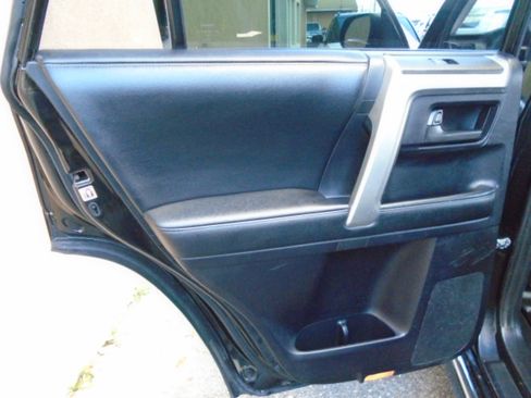 Used 2013 Toyota 4Runner Limited image 11