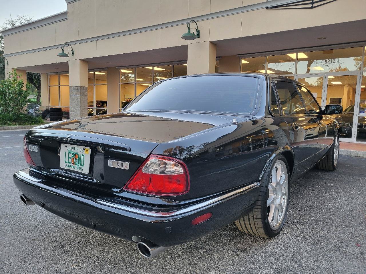 Used 2002 Jaguar XJ8 RWD image 4