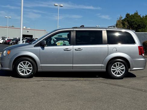 Used 2019 Dodge Grand Caravan SXT FWD image 9