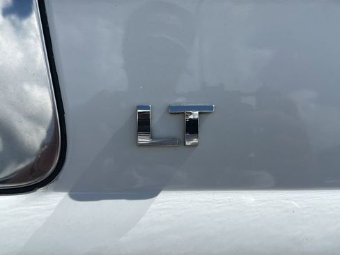 Used 2019 Chevrolet Suburban LT AWD/4WD image 6