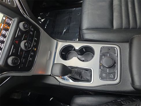 Used 2018 Jeep Grand Cherokee Limited image 28