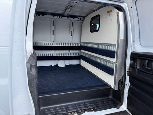 Used 2018 Chevrolet Express 2500 image 19