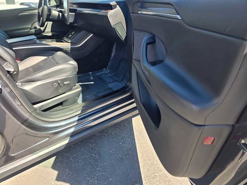 Used 2024 Tesla Model X image 10