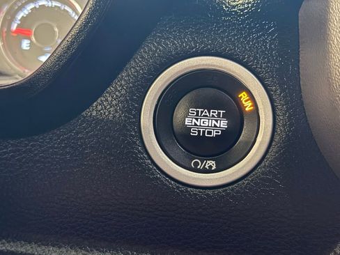 Used 2019 RAM 1500 Laramie image 32