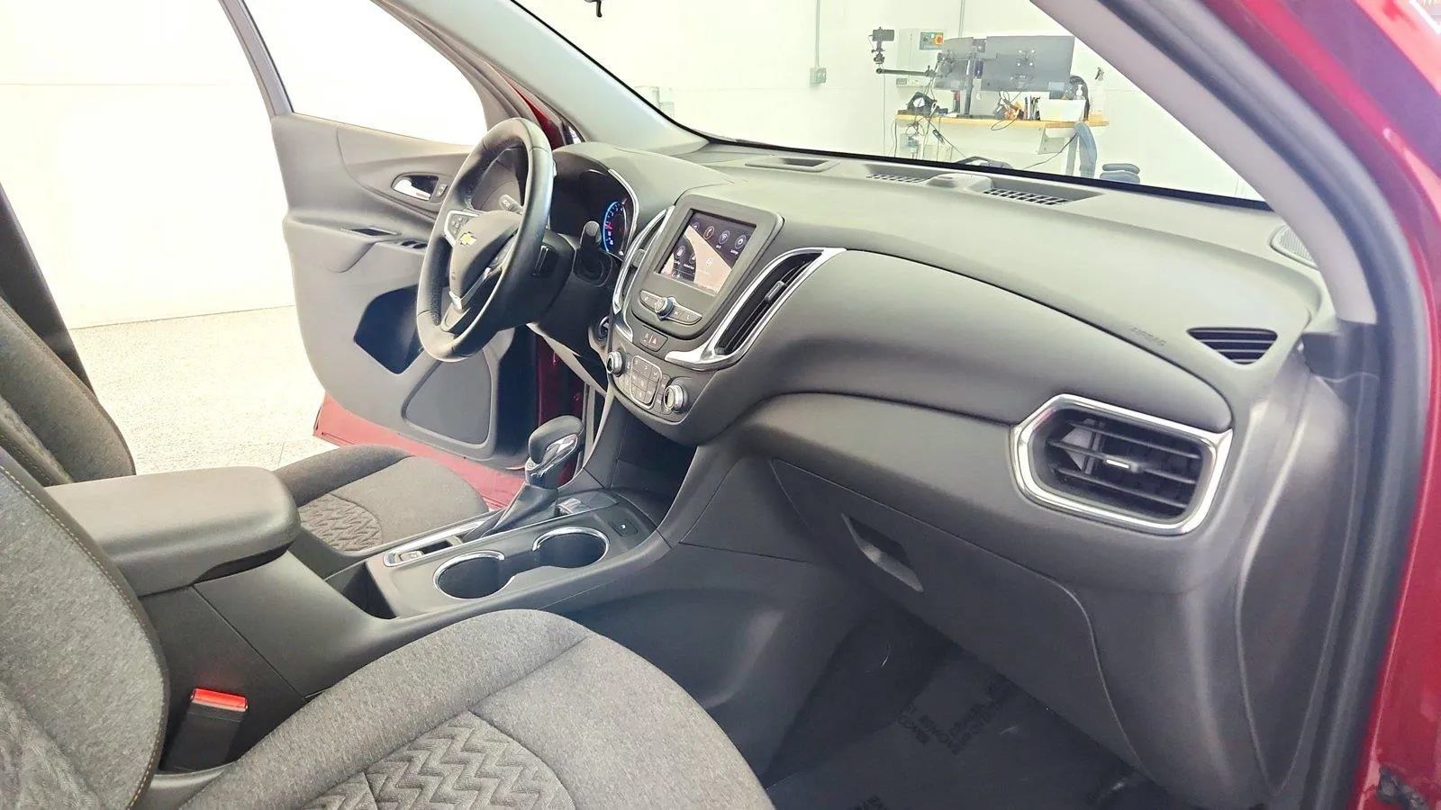 Used 2024 Chevrolet Equinox LT FWD image 29