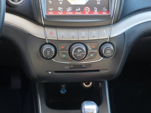 Used 2019 Dodge Journey Crossroad w/ Nav & Sun Group AWD/4WD image 23
