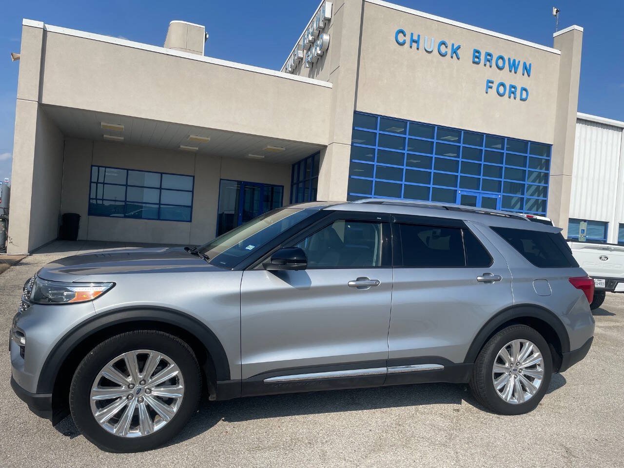 Used 2023 Ford Explorer Limited w/ Limited Technology Package RWD image 1