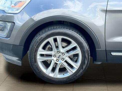 Used 2016 Ford Explorer XLT w/ Equipment Group 201A FWD image 36
