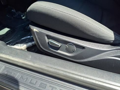 Used 2017 Ford Mustang Coupe RWD image 21