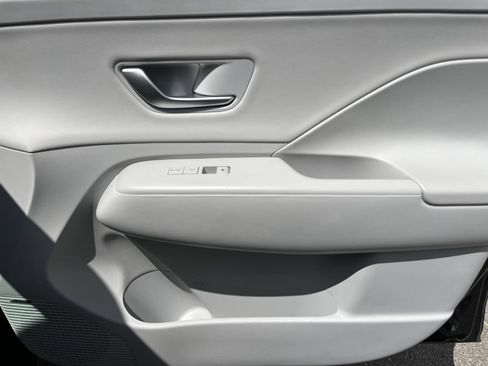 Used 2024 Hyundai Kona Limited FWD image 17