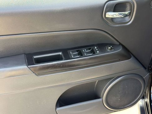 Used 2016 Jeep Patriot High Altitude AWD/4WD image 13