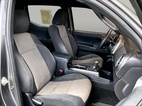 Used 2022 Toyota Tacoma TRD Sport RWD image 9