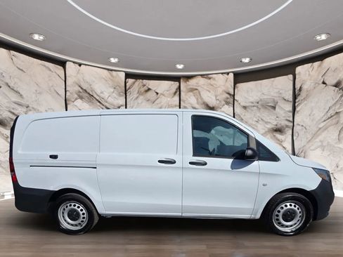 Used 2018 Mercedes-Benz Metris image 4