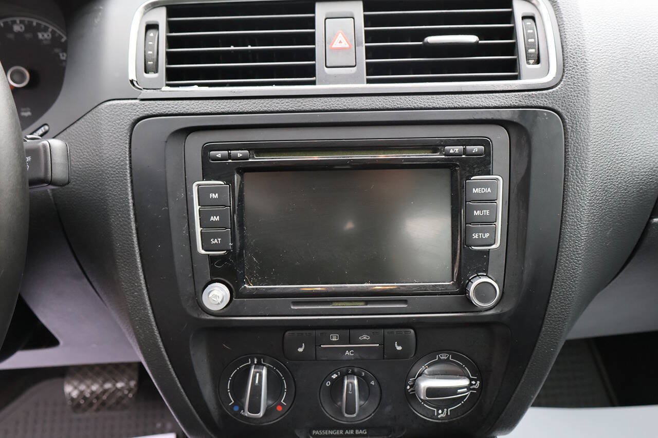 Used 2011 Volkswagen Jetta SE FWD image 23