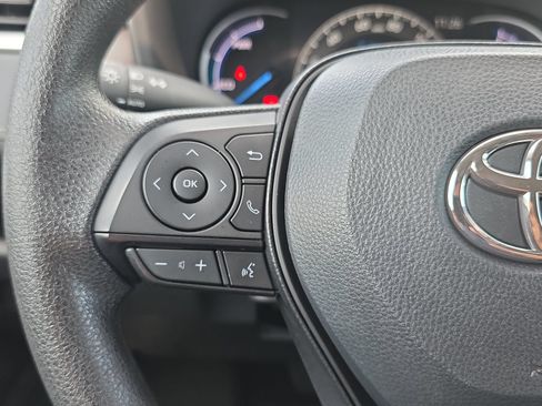 Used 2025 Toyota RAV4 XLE AWD/4WD image 16