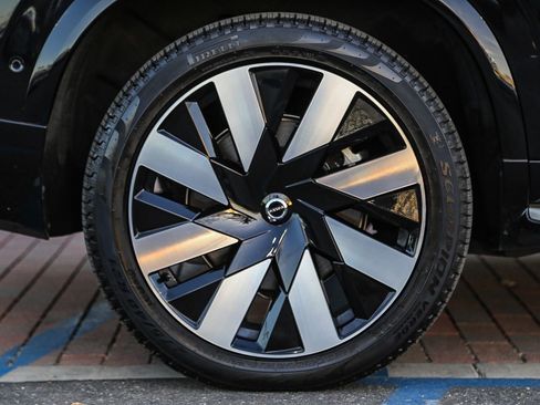 Used 2023 Volvo XC90 T8 Ultimate image 12