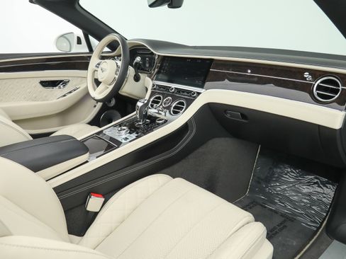 Used 2022 Bentley Continental GT AWD/4WD image 15