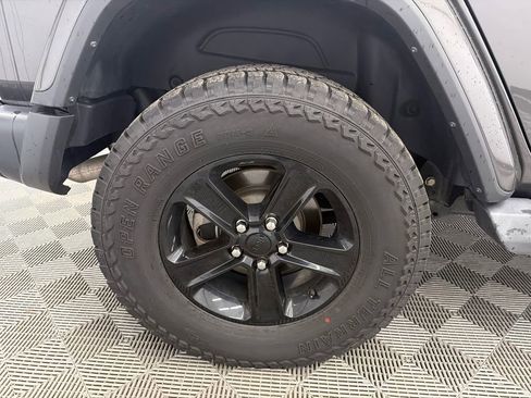 Used 2019 Jeep Wrangler Unlimited Sahara image 18