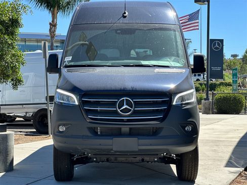 Used 2024 Mercedes-Benz Sprinter 2500 image 8