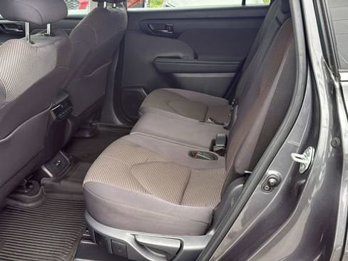 Certified 2024 Toyota Highlander LE FWD image 17