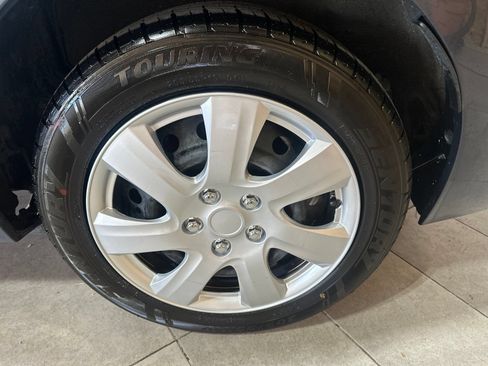 Used 2017 Toyota Corolla LE FWD image 9