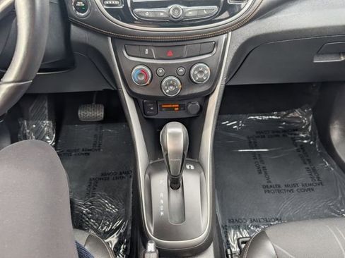 Used 2018 Chevrolet Trax LT w/ LT Convenience Package image 13
