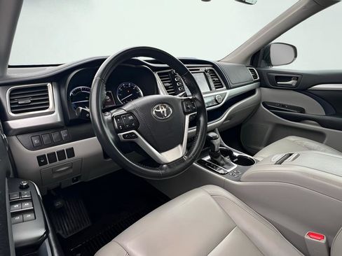 Used 2018 Toyota Highlander XLE image 14