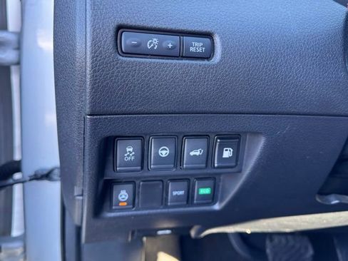 Used 2019 Nissan Rogue SV w/ Premium Package image 26