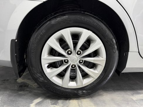 Used 2017 Toyota Camry LE image 26