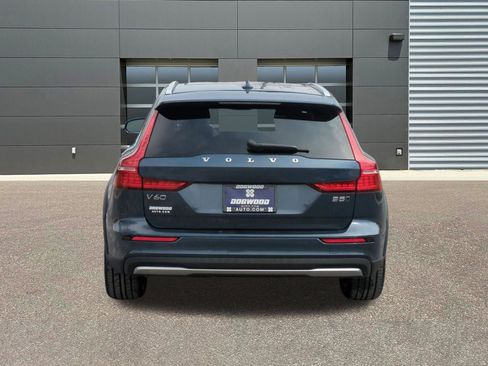 Used 2025 Volvo V60 B5 Cross Country Plus image 6