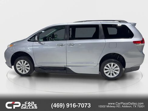 Used 2013 Toyota Sienna Limited w/ Premium Pkg FWD image 8