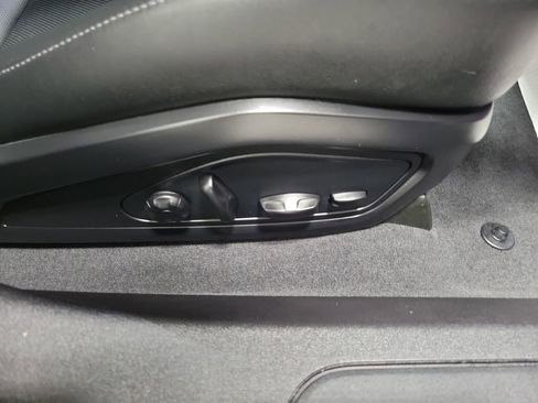 Used 2021 Porsche Taycan image 29