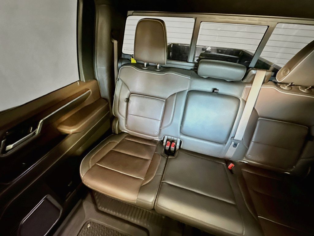 Used 2024 GMC Sierra 3500 Denali w/ Technology Package AWD/4WD image 7