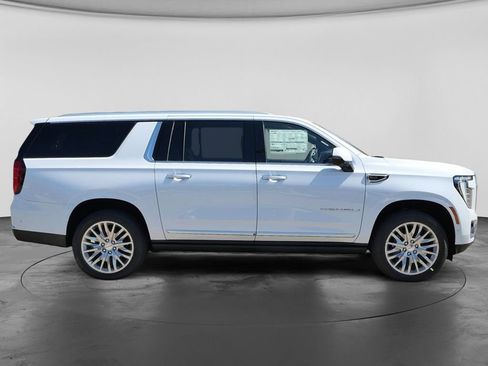 New 2026 GMC Yukon XL Denali w/ Denali Reserve Package AWD/4WD image 24