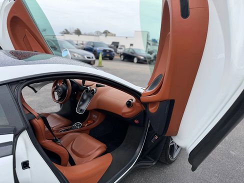 Used 2017 McLaren 570S image 17