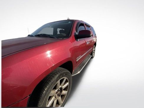 Used 2009 GMC Yukon Denali image 2