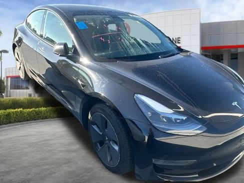 Used 2023 Tesla Model 3 Standard Range image 4